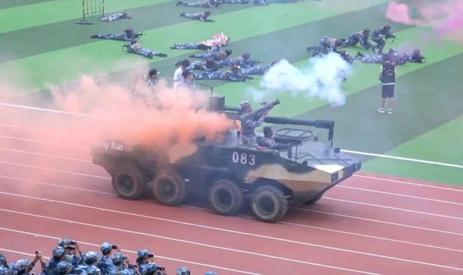 广西高校军训硬核如战狼 真枪实弹堪比大片