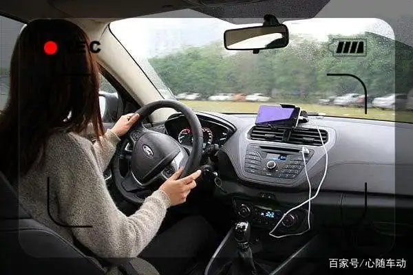 高速上这俩新交通标志啥意思?老司机都懵了