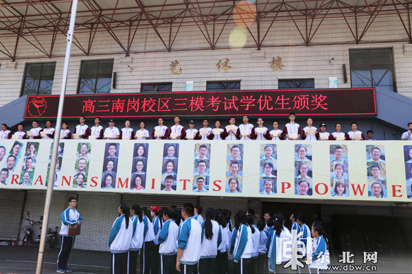 2018高考倒计时12天，哈三中考生课间状态超积极