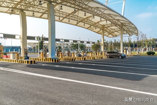 跑长途在高速服务区停车过夜?这5个‘坑’千万别踩