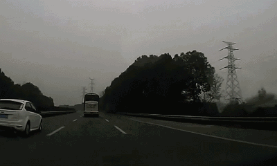 春节高速车流高峰,安徽多地交警启用应急车道动态管控