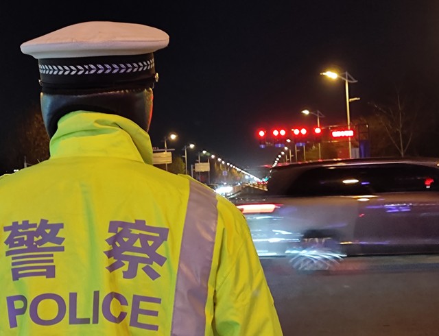 交警合法拦车情况有哪些?非法定情形不得随意拦停车辆