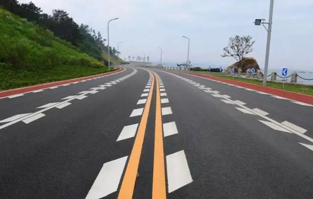 高速新增交通标志要留意！鱼骨线、震荡标线、导流线全知道