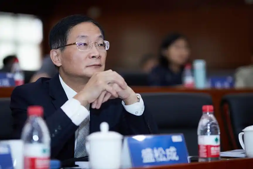 疫情冲击下中国经济发展受关注，消费提振手段引探讨