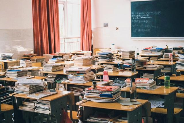 在高考不取消的前提下,有哪些减负措施可以确保学生负担减轻?