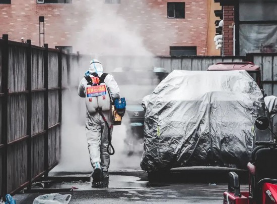 吉林疫情严峻,消防救援队伍奋战抗疫一线守护群众安全