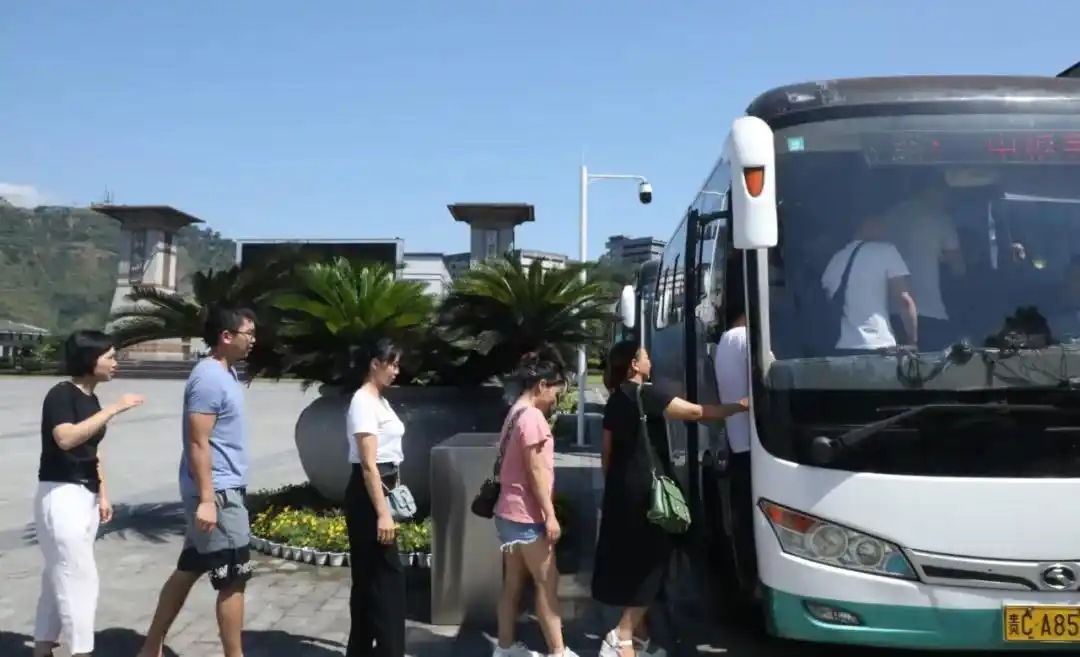 茅台单双号限行首月变化:绿色出行渐成风,员工遵守少投诉