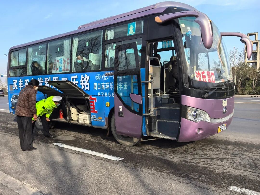 周口交警开展冬季整治,严管违法高发地段,保障道路交通安全