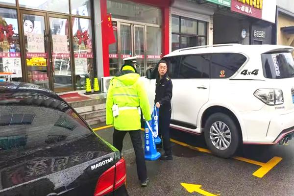 梅河新区交警支队联合多部门整治城区交通秩序,严查违章行为