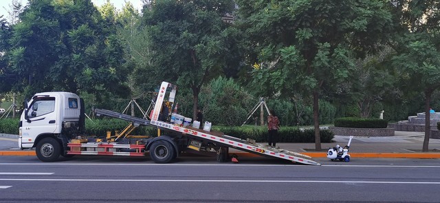 高速车辆故障别乱找救援!一文讲清正确拖车流程及注意事项