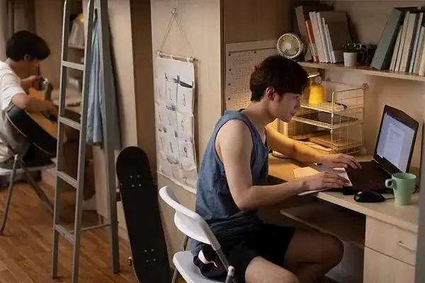 英国夜店脑膜炎疫情致 13 人感染 2 人死亡,我国留学生需注意啥?