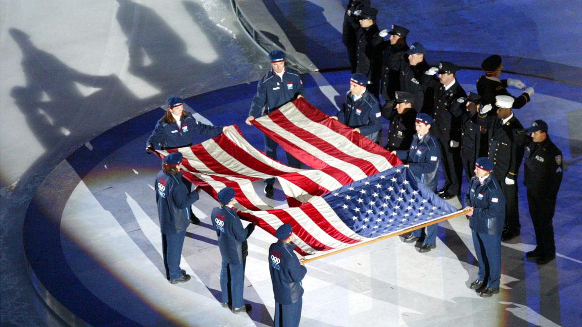 第十三届、十四届冬奥会举办时间及中国代表团首次亮相情况