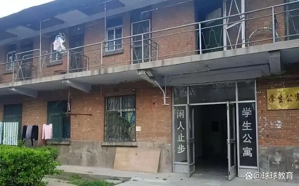 大学宿舍条件差引吐槽,影响学生心情,啥样才是好宿舍?