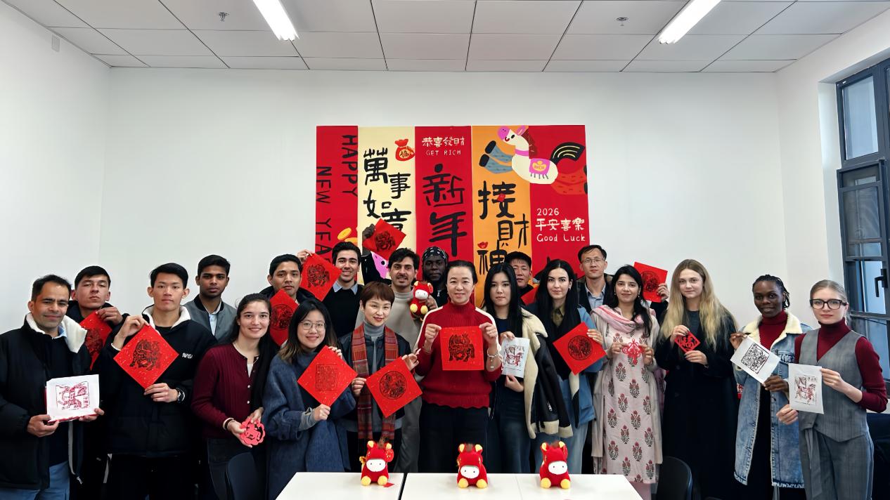 上海大学领导与留校国际学生代表欢聚,共话学习生活与交流