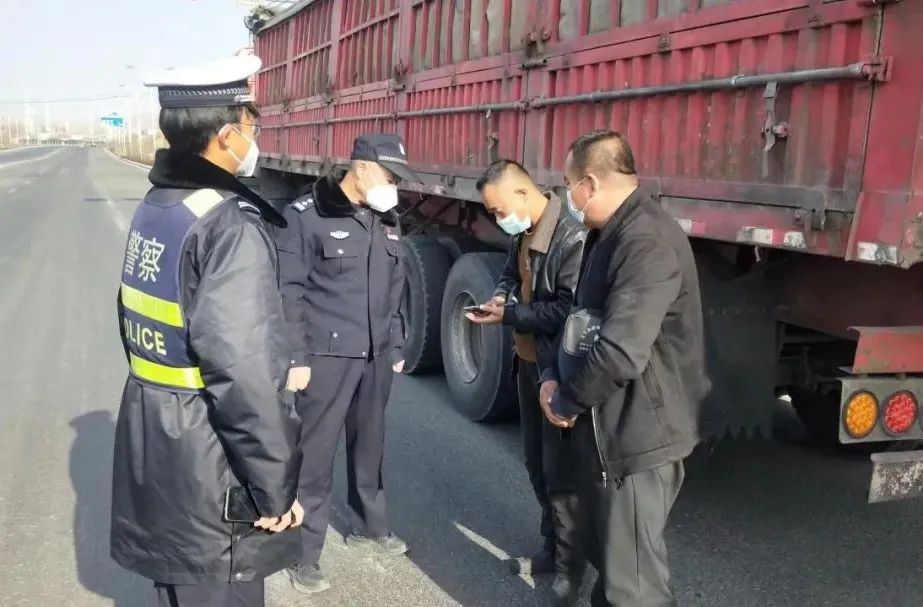 白银交警多措并举强化管控,整治违法保道路安全及群众出行安全